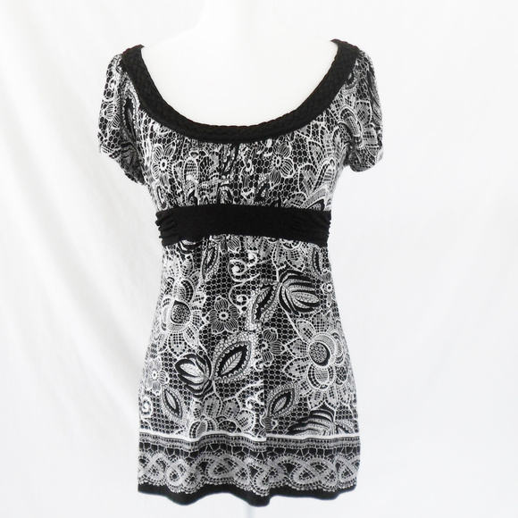 Trixxi Black & White Tie Back Top - Picture 4 of 10